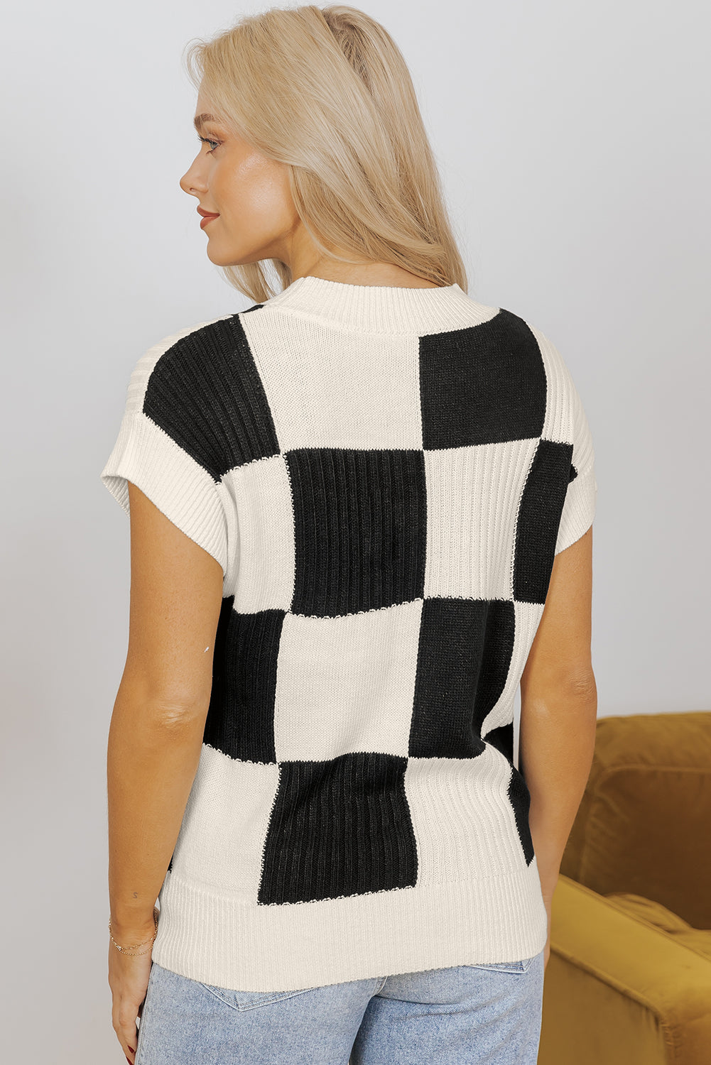 Black Checkered Color Block Crew Neck Short Sleeve Sweater - Modern Style